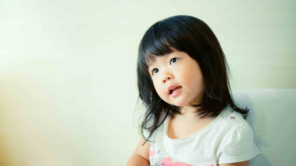 rambut bayi perempuan berponi