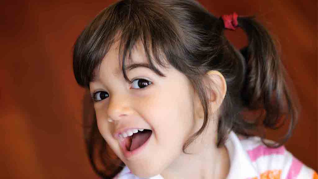 rambut anak perempuan side ponytail