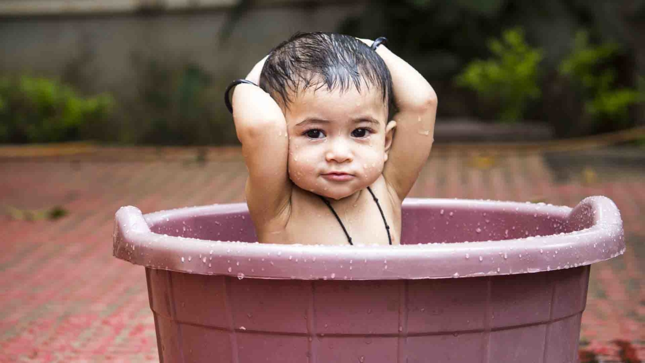 Manfaat Minyak Kelapa Untuk Rambut Bayi | Cussons Baby ...