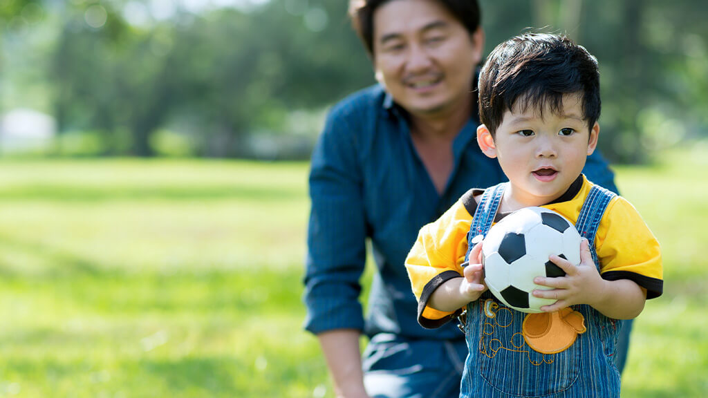 Bayi Bermain Bola