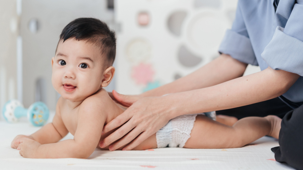 Mau Pijat Bayi Karena Batuk Pilek? Cek Dulu Info Ini!