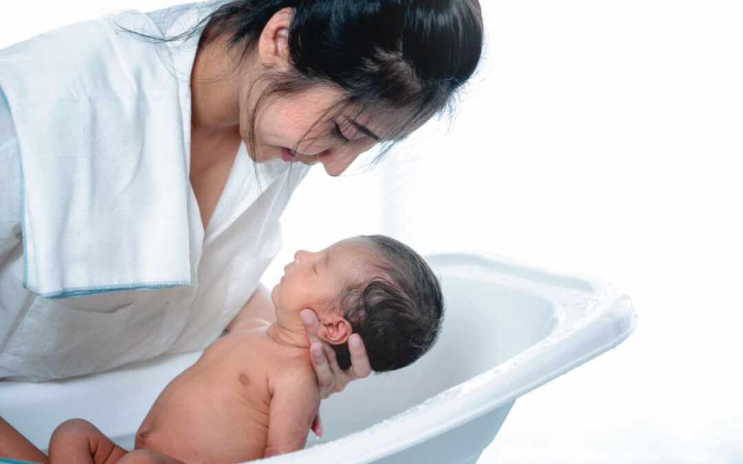 Bunda, Begini 7 Cara Mengatasi Bayi Takut Mandi